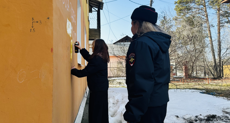 В городе прошла акция по устранению наркорекламы с фасадов зданий