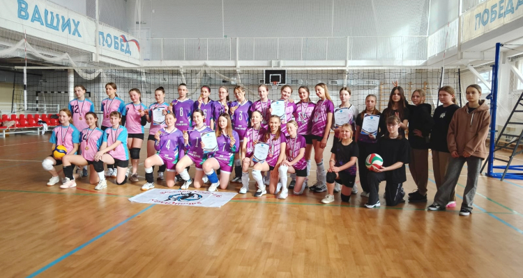 В Билимбае прошел открытый турнир по волейболу среди девушек