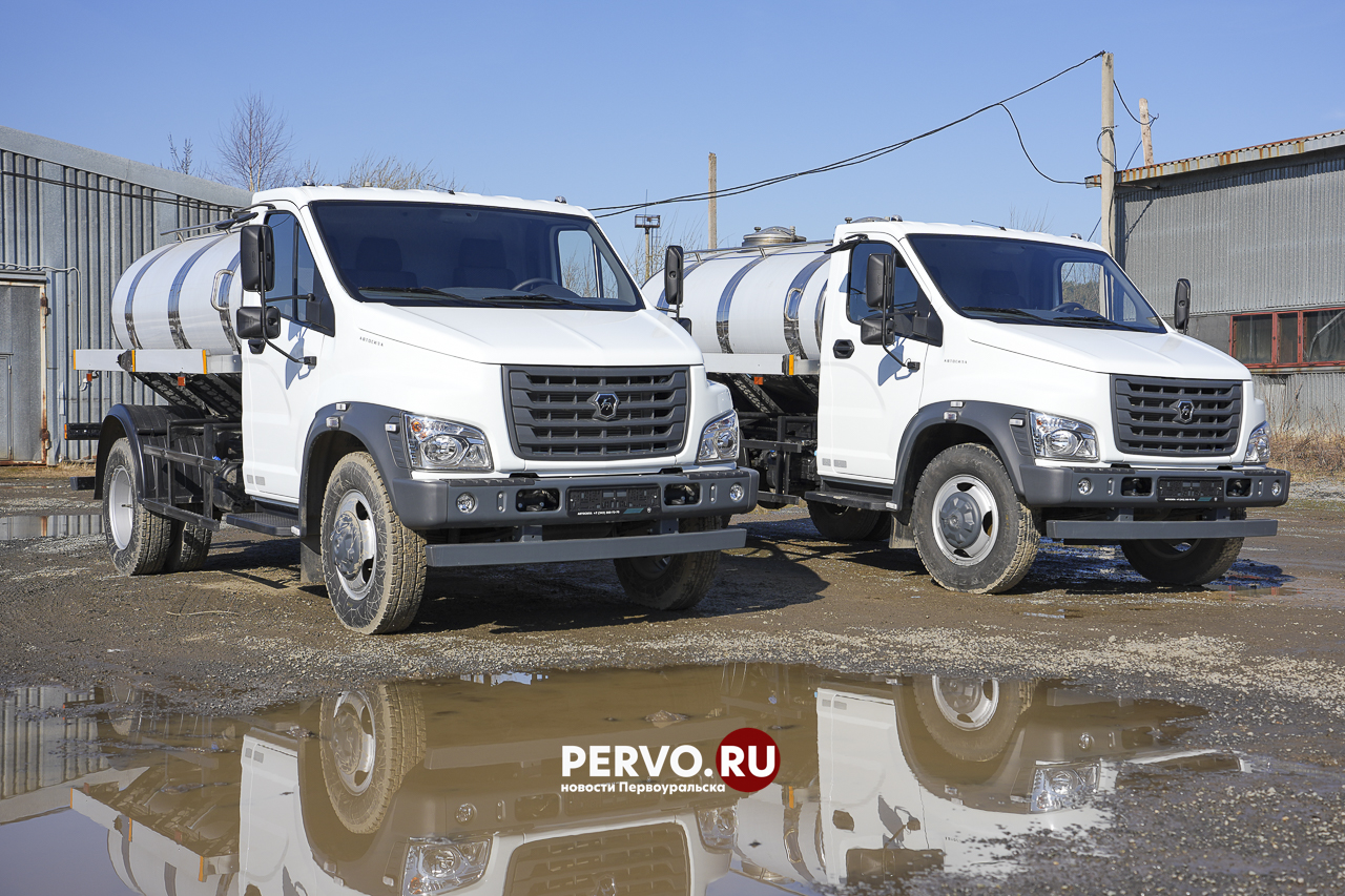 Город купил две новые автоцистерны для доставки воды