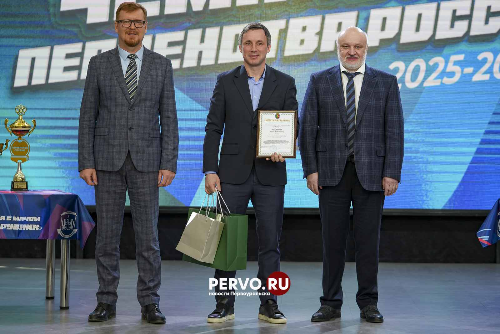 В ИКЦ чествовали чемпионов АХМ «Уральский Трубник»