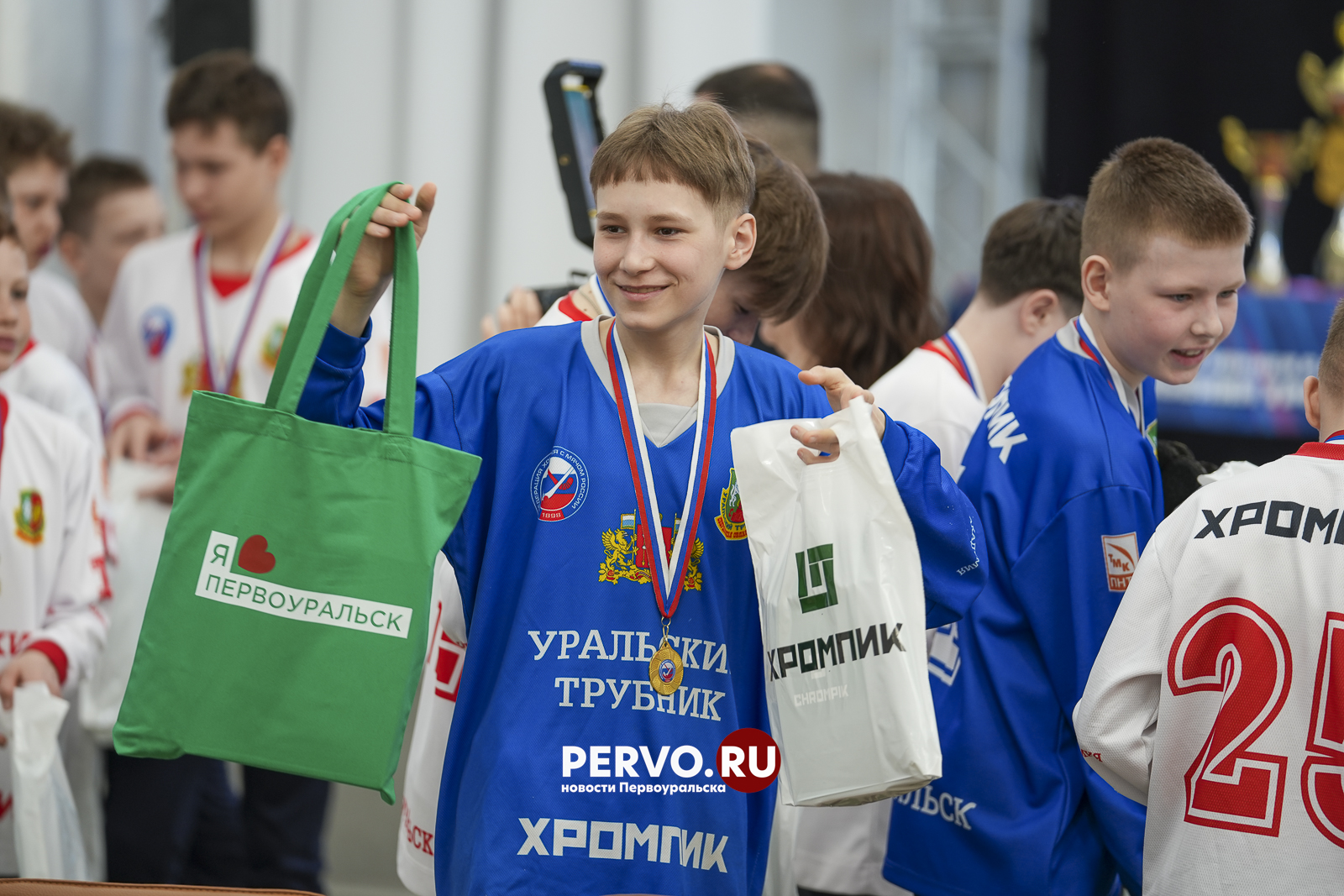 В ИКЦ чествовали чемпионов АХМ «Уральский Трубник»