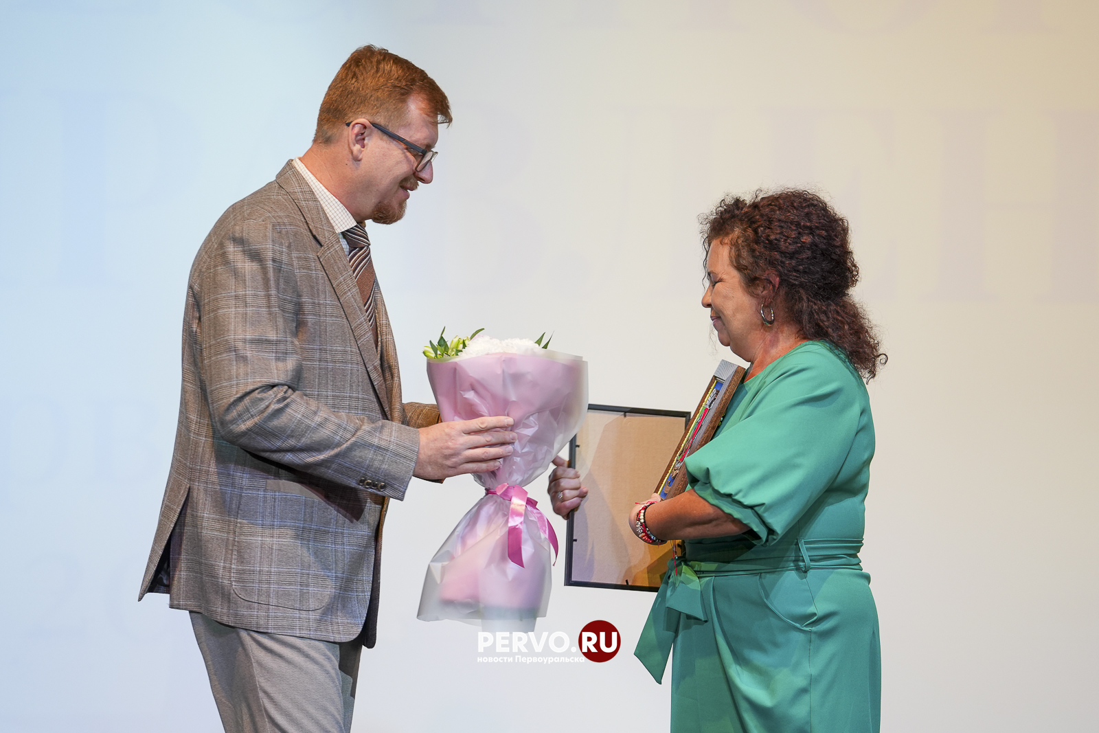 В преддверии Дня местного самоуправления в Первоуральске были вручены почётные грамоты