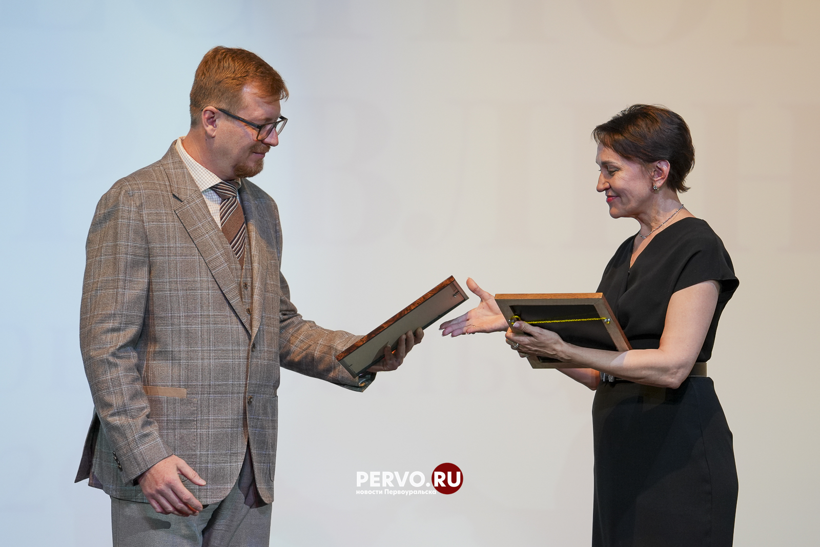 В преддверии Дня местного самоуправления в Первоуральске были вручены почётные грамоты