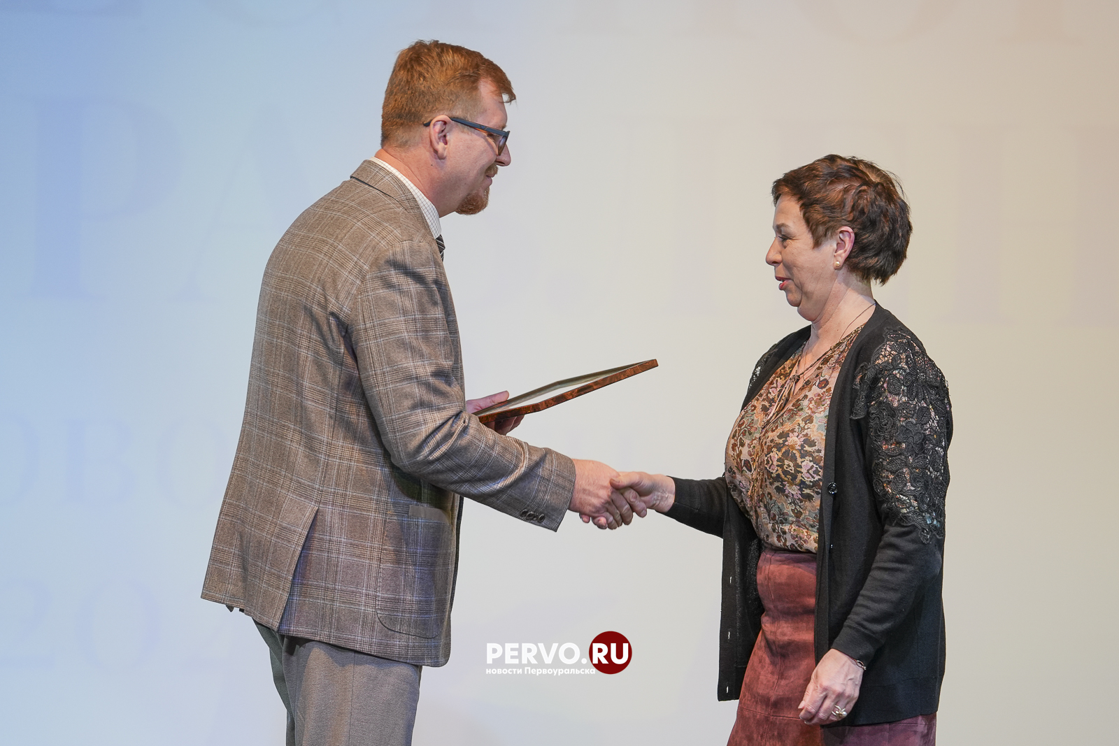 В преддверии Дня местного самоуправления в Первоуральске были вручены почётные грамоты