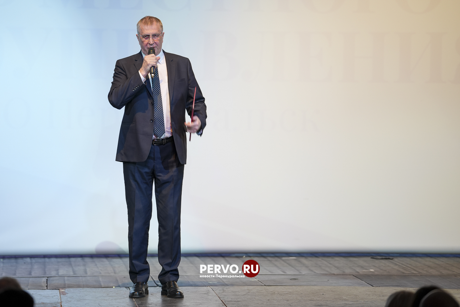 В преддверии Дня местного самоуправления в Первоуральске были вручены почётные грамоты