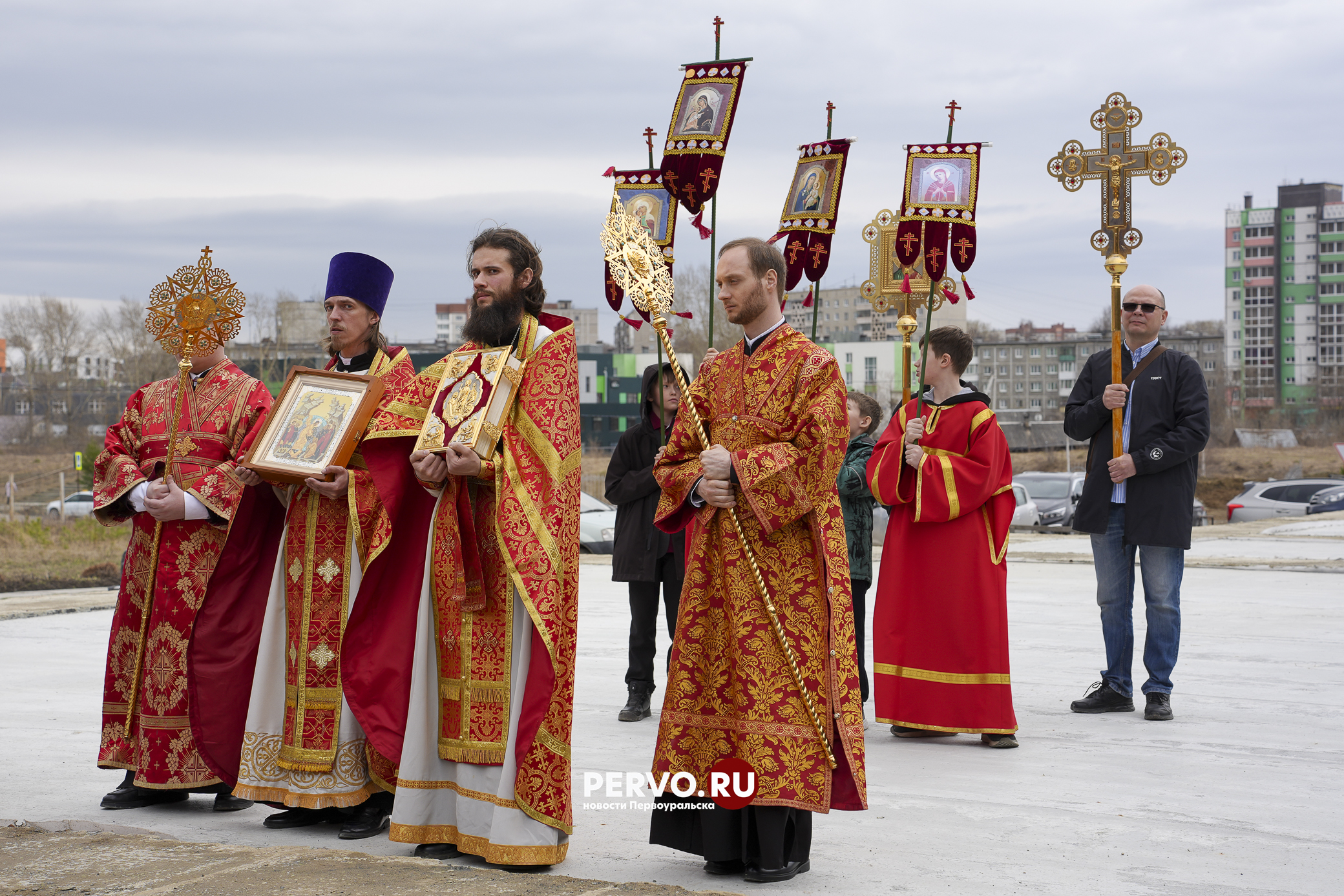 Митрополит Екатеринбургский и Верхотурский совершил чин освящения закладного камня нового храма в Первоуральске
