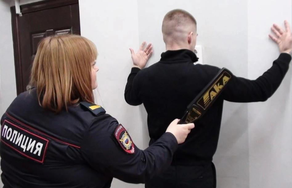 Полицейские задержали курьера телефонных аферистов