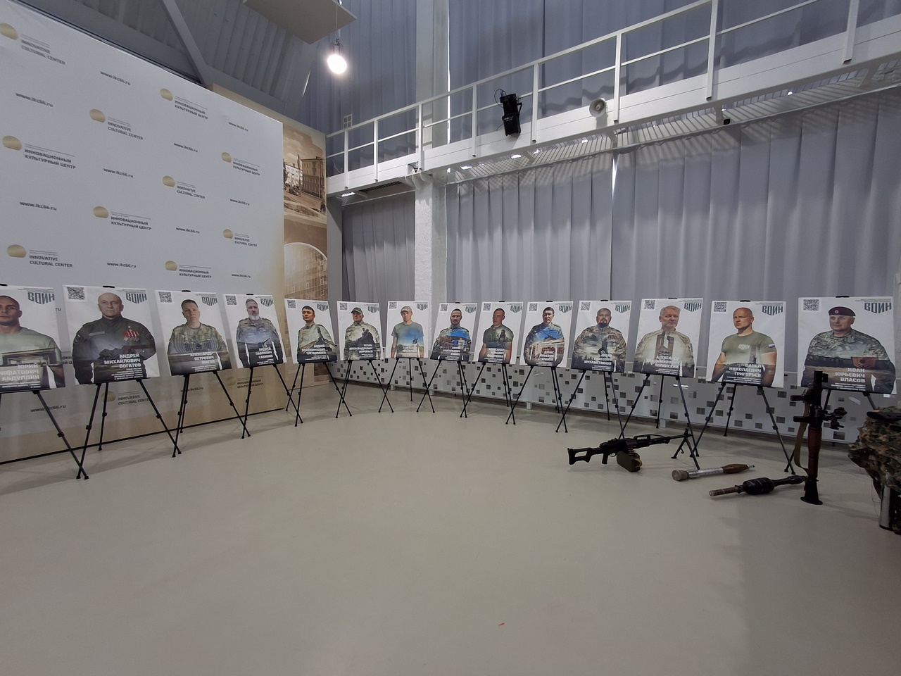 Выставка портретов ветеранов СВО открылась в Первоуральске