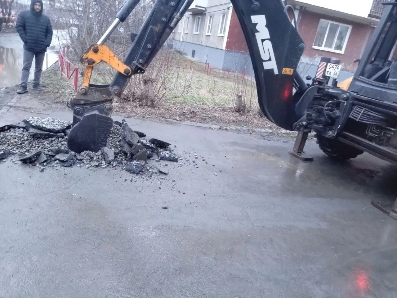 Из-за аварии на трубопроводе улица Трубников осталась без воды