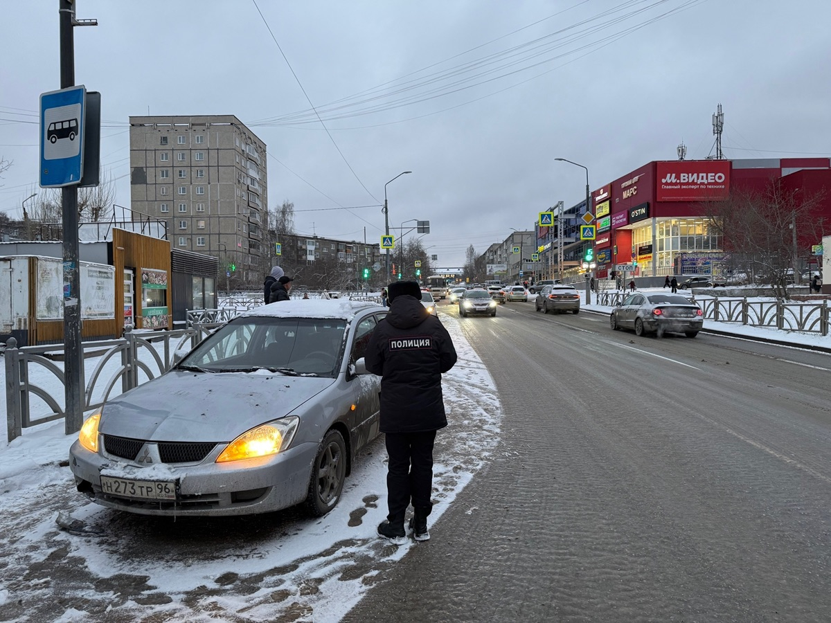 В Первоуральске автомобиль сбил пешехода. Видео