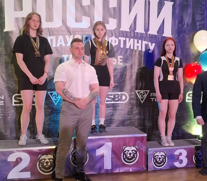 Первоуральская спортсменка победила на соревнованиях по пауэрлифтингу