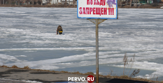 На Урале трое детей провалились под лед, один погиб