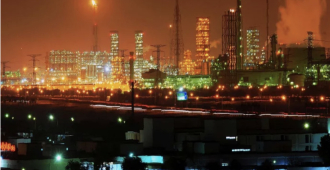 В Саудовской Аравии в результате удара произошел пожар на крупнейшем НПЗ