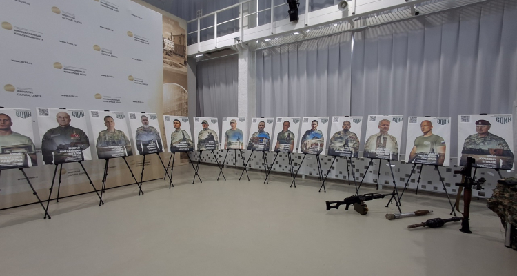 Выставка портретов ветеранов СВО открылась в Первоуральске