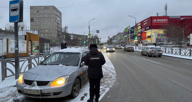 В Первоуральске автомобиль сбил пешехода. Видео