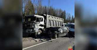 13 человек пострадали в массовом ДТП c фурами под Петербургом
