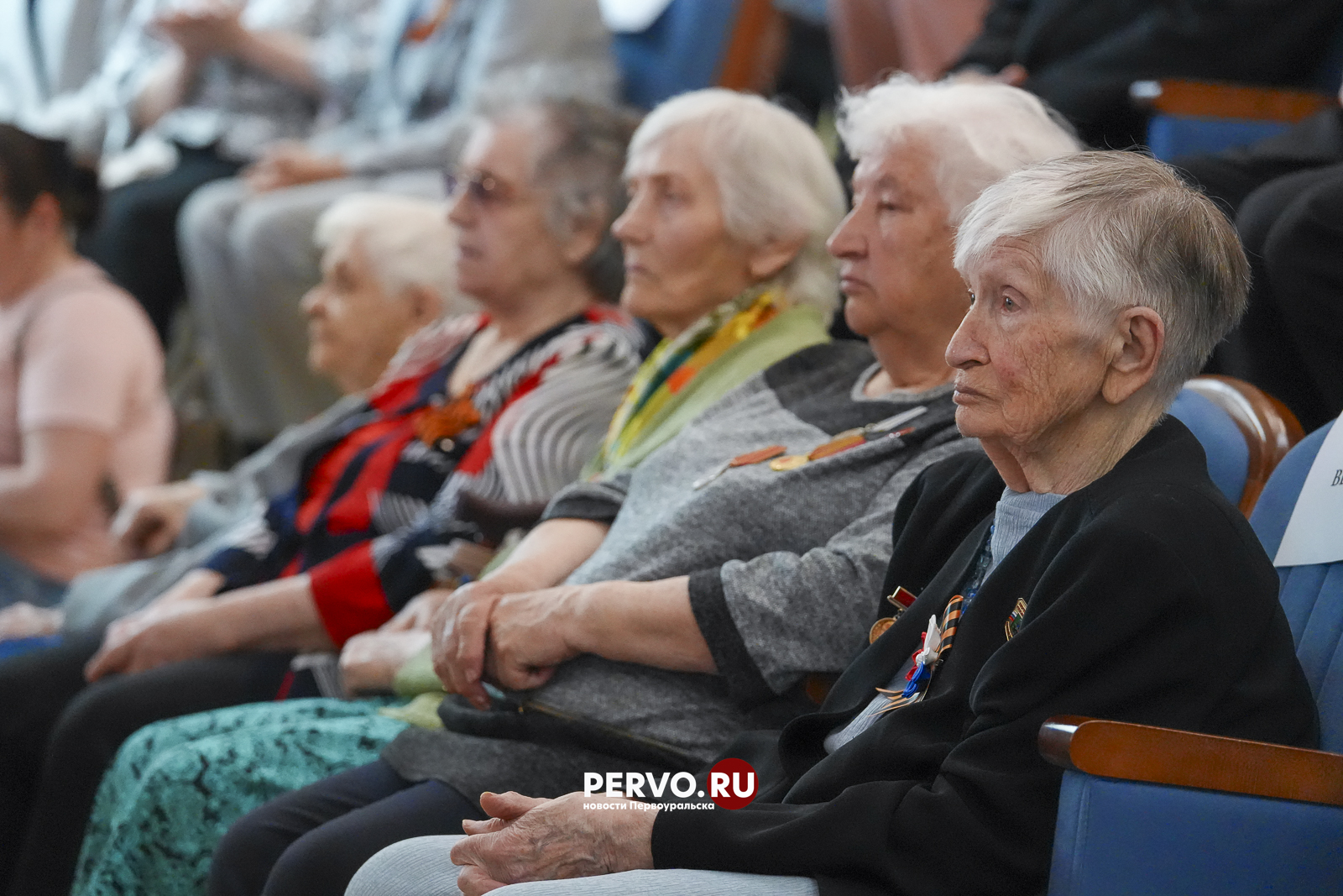 В Первоуральске почтили память героев: город отметил 81-ю годовщину Победы