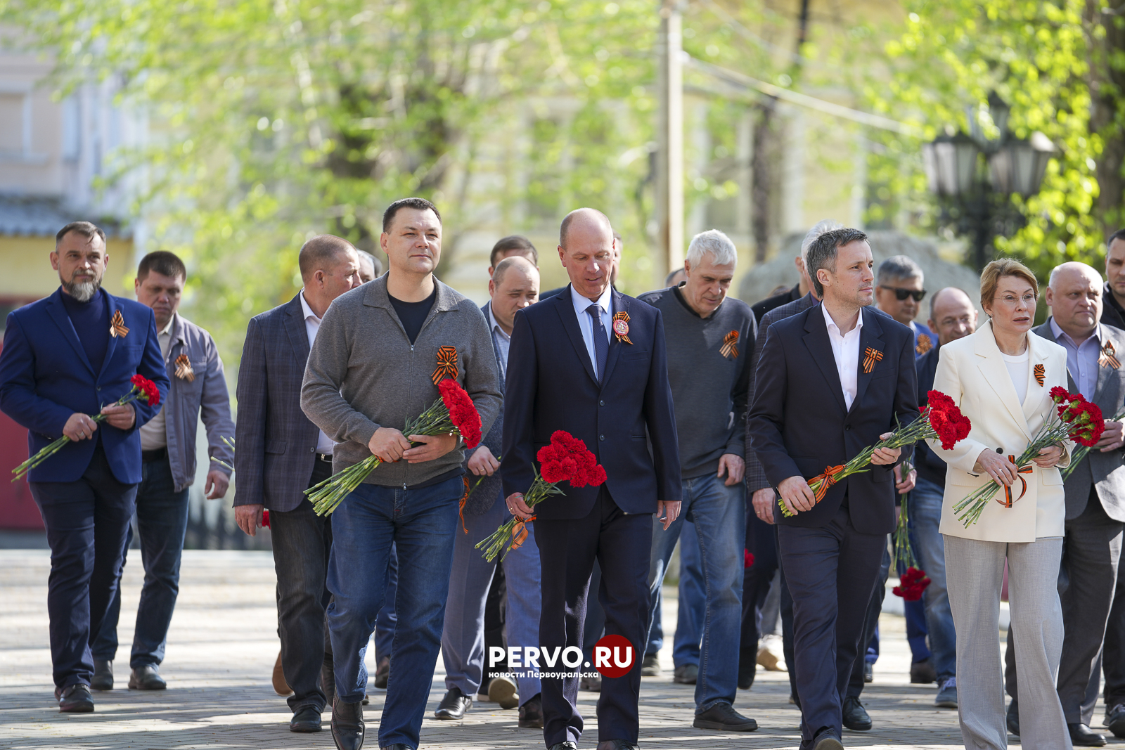 В Первоуральске к мемориалам памяти погибших в годы Великой Отечественной войны возложили цветы
