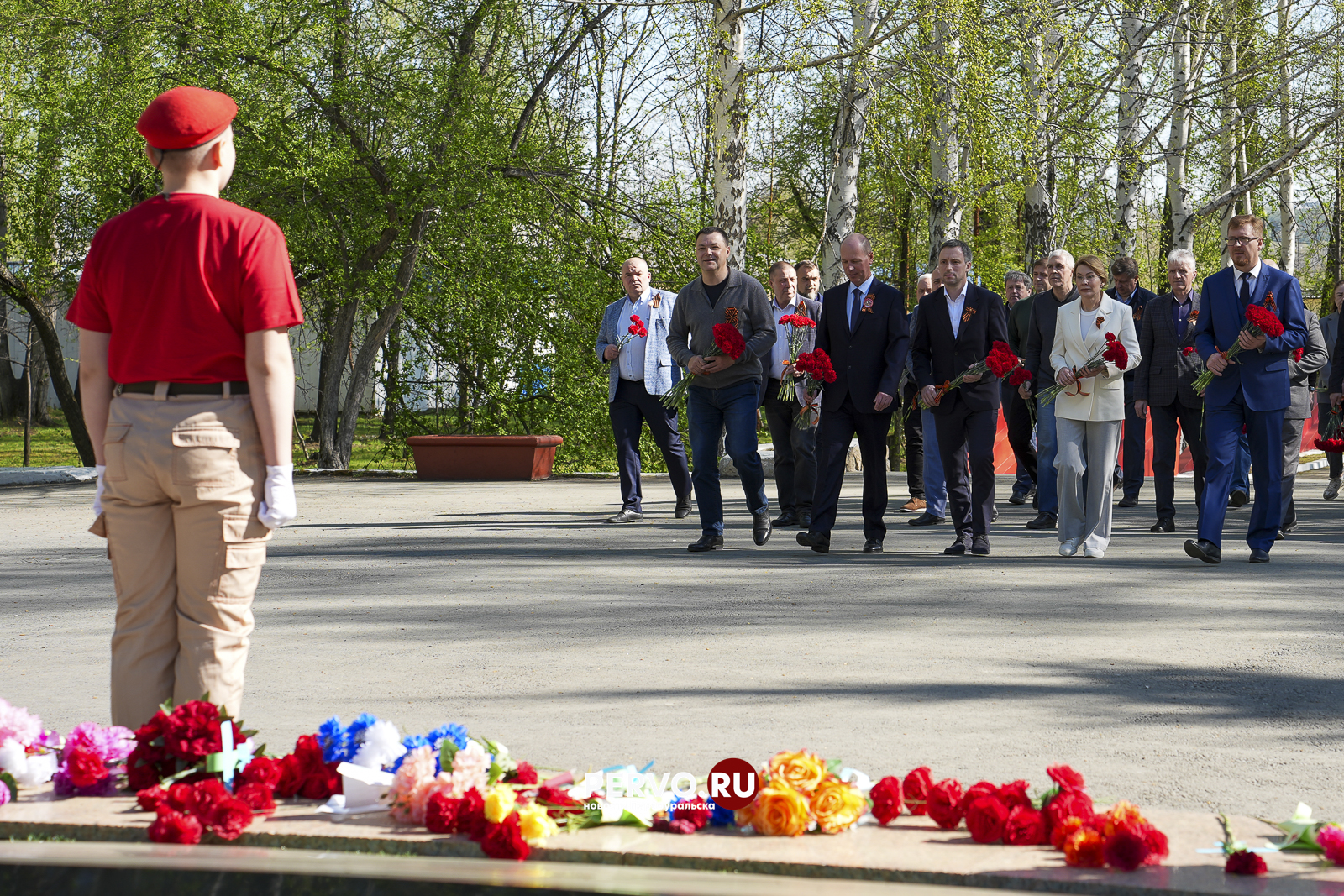 В Первоуральске к мемориалам памяти погибших в годы Великой Отечественной войны возложили цветы