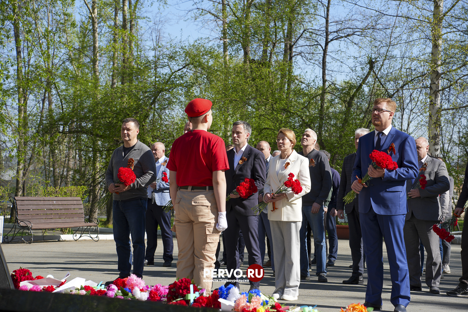 В Первоуральске к мемориалам памяти погибших в годы Великой Отечественной войны возложили цветы