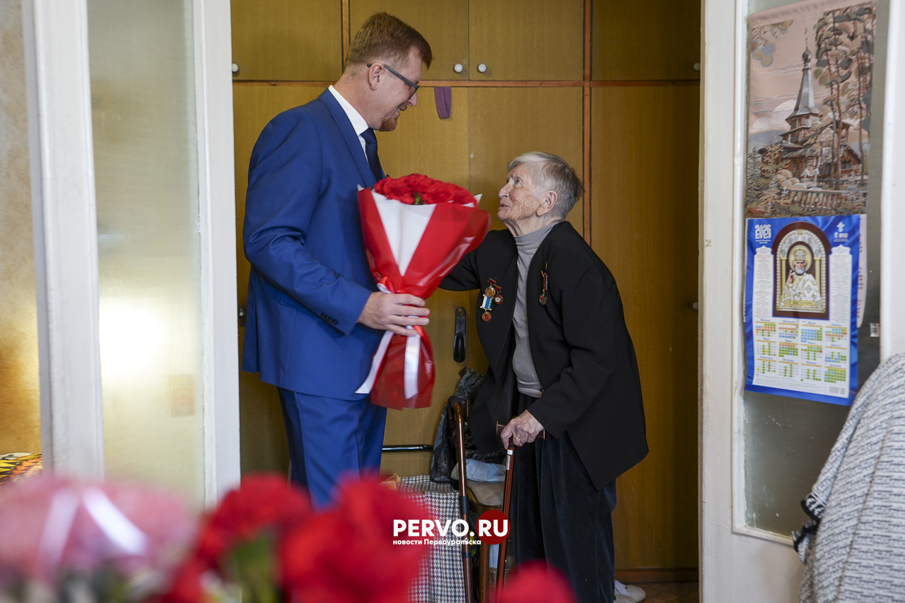 Глава города поздравил ветеранов Первоуральска с Днём Победы