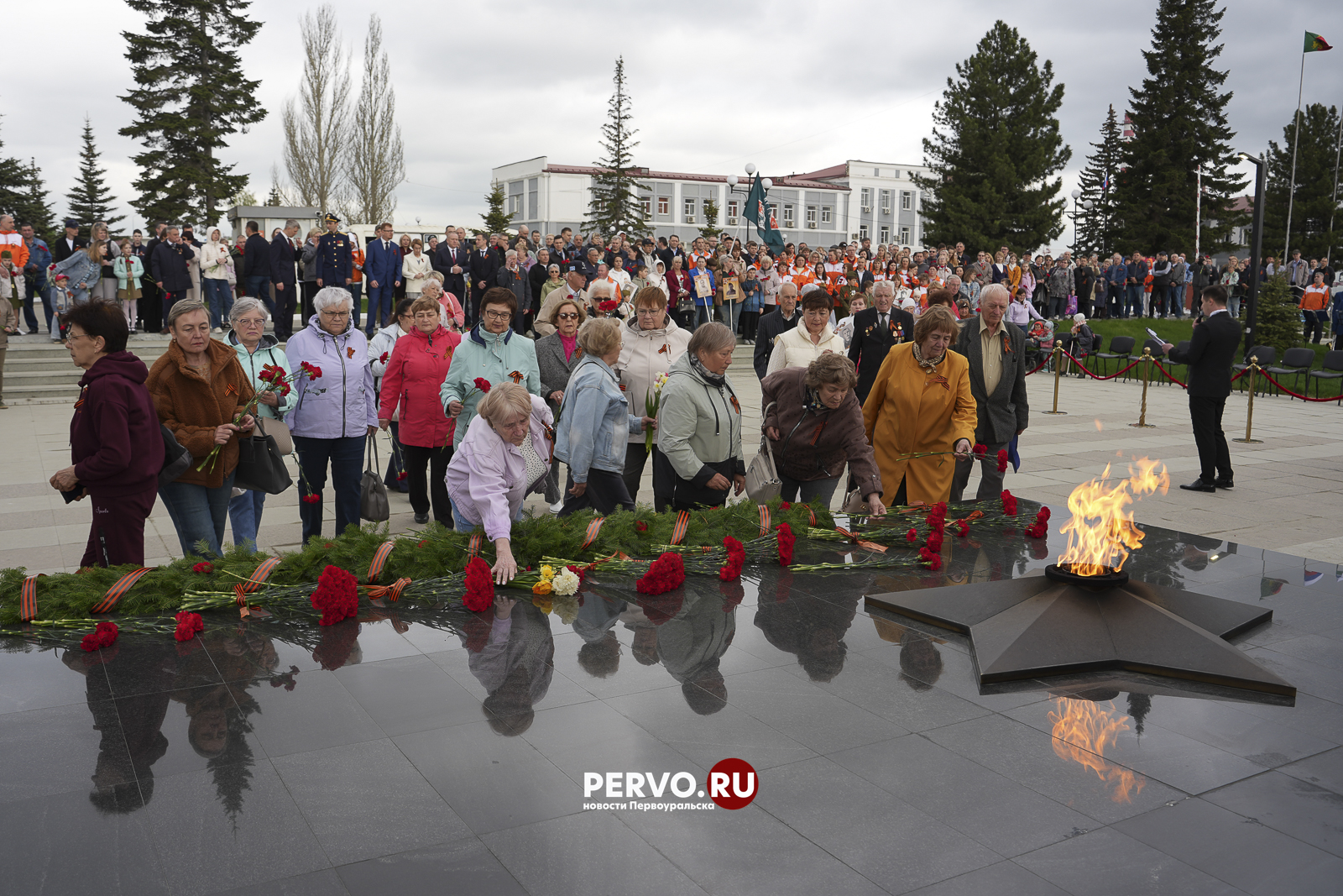 В Первоуральске почтили память павших в Великой Отечественной войне и тех, кто ковал победу в тылу