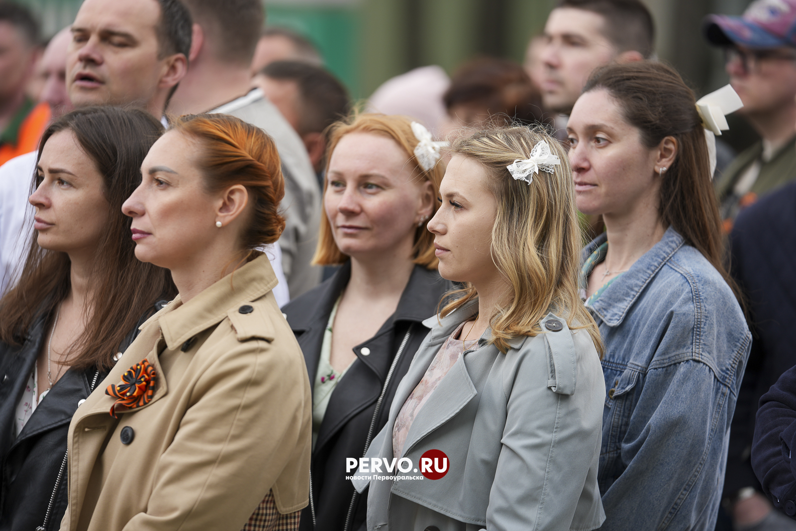 В Первоуральске на заводской площади у мемориала погибшим воинам возложили цветы
