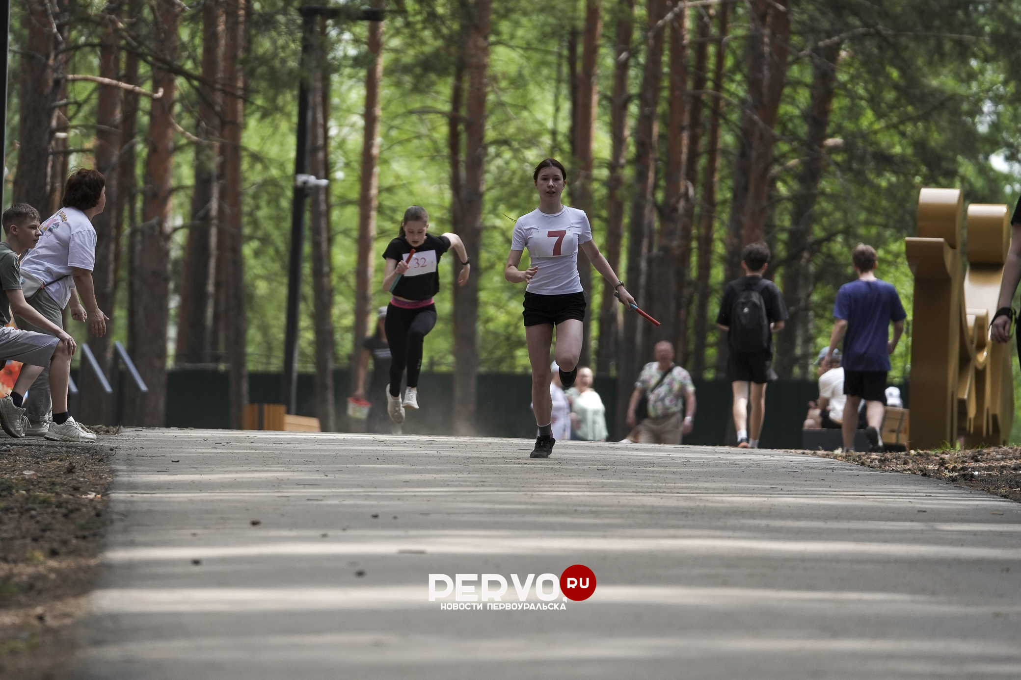 В Первоуральске в парке прошла легкоатлетическая эстафета, посвящённая 81-летию Победы