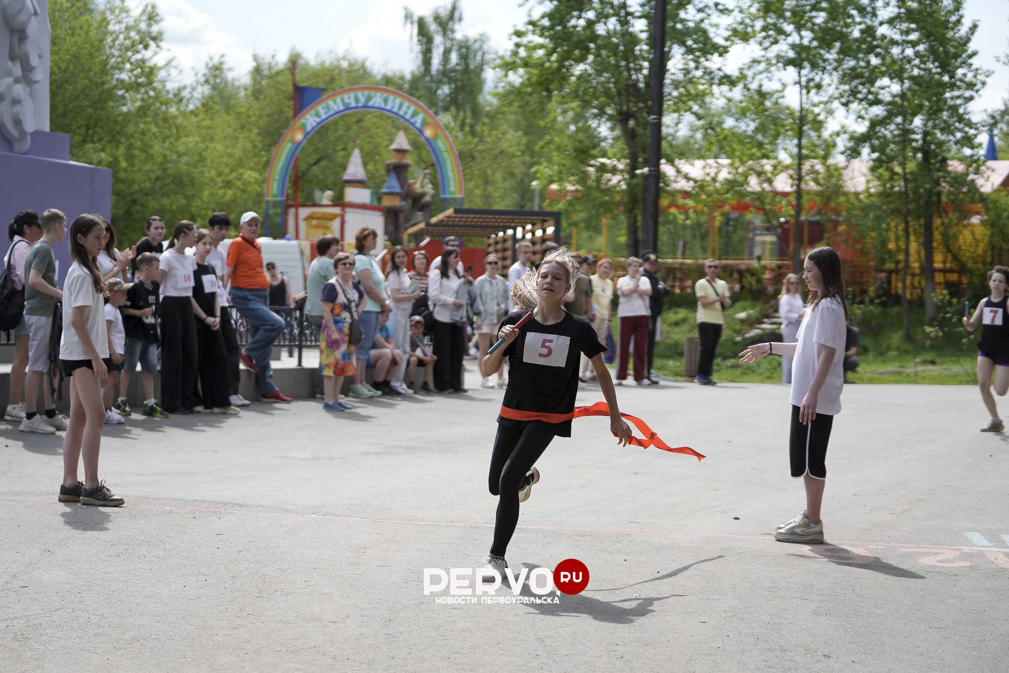 В Первоуральске в парке прошла легкоатлетическая эстафета, посвящённая 81-летию Победы