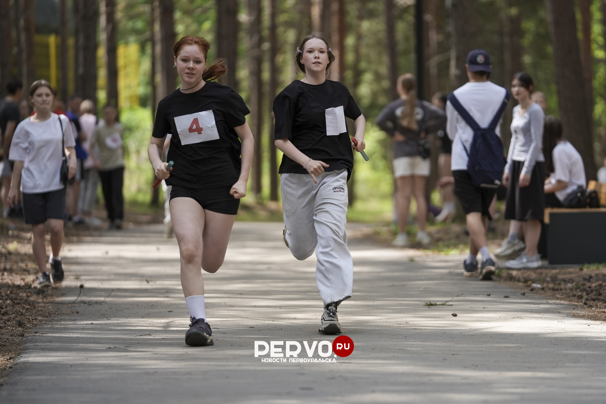 В Первоуральске в парке прошла легкоатлетическая эстафета, посвящённая 81-летию Победы