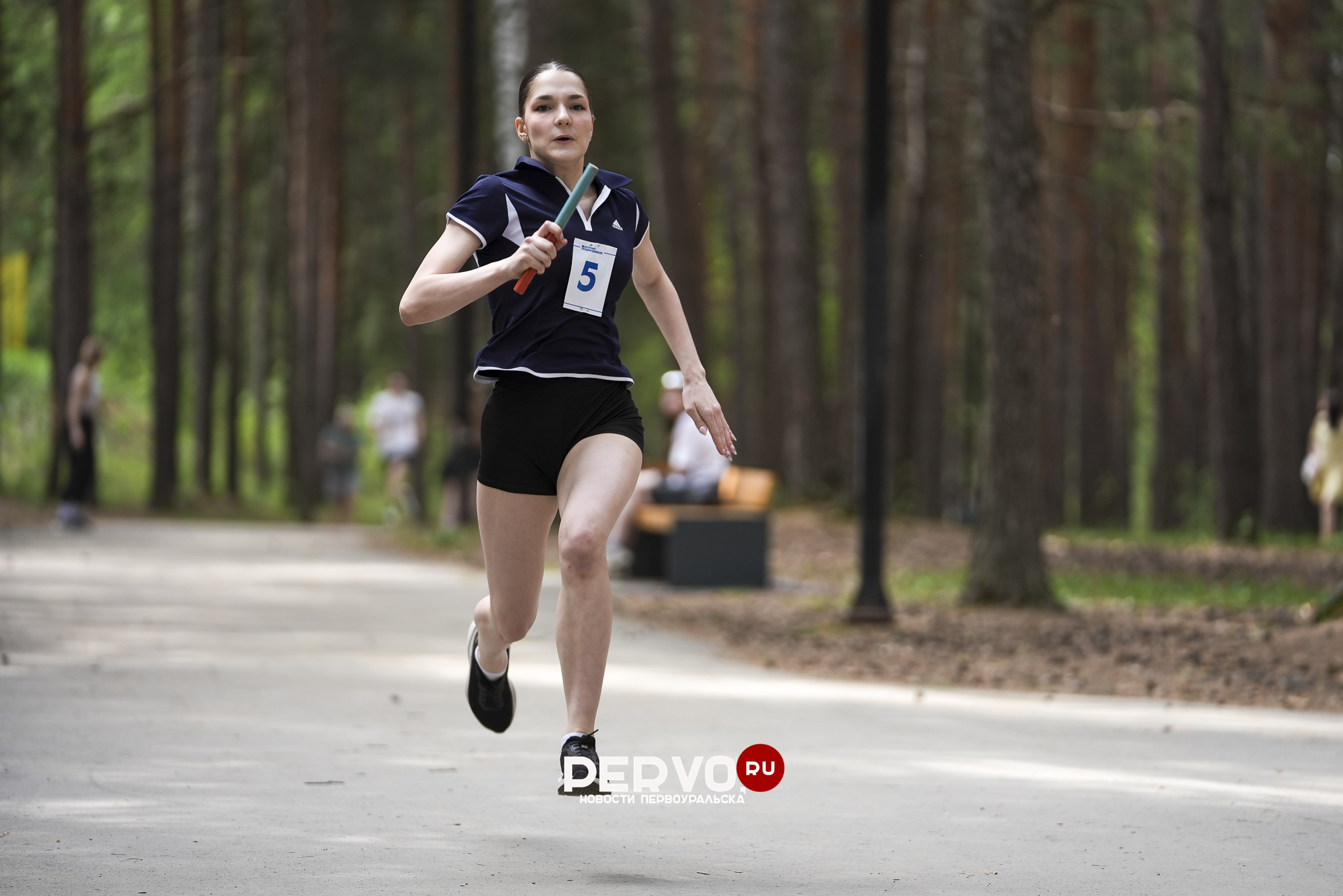 В Первоуральске в парке прошла легкоатлетическая эстафета, посвящённая 81-летию Победы