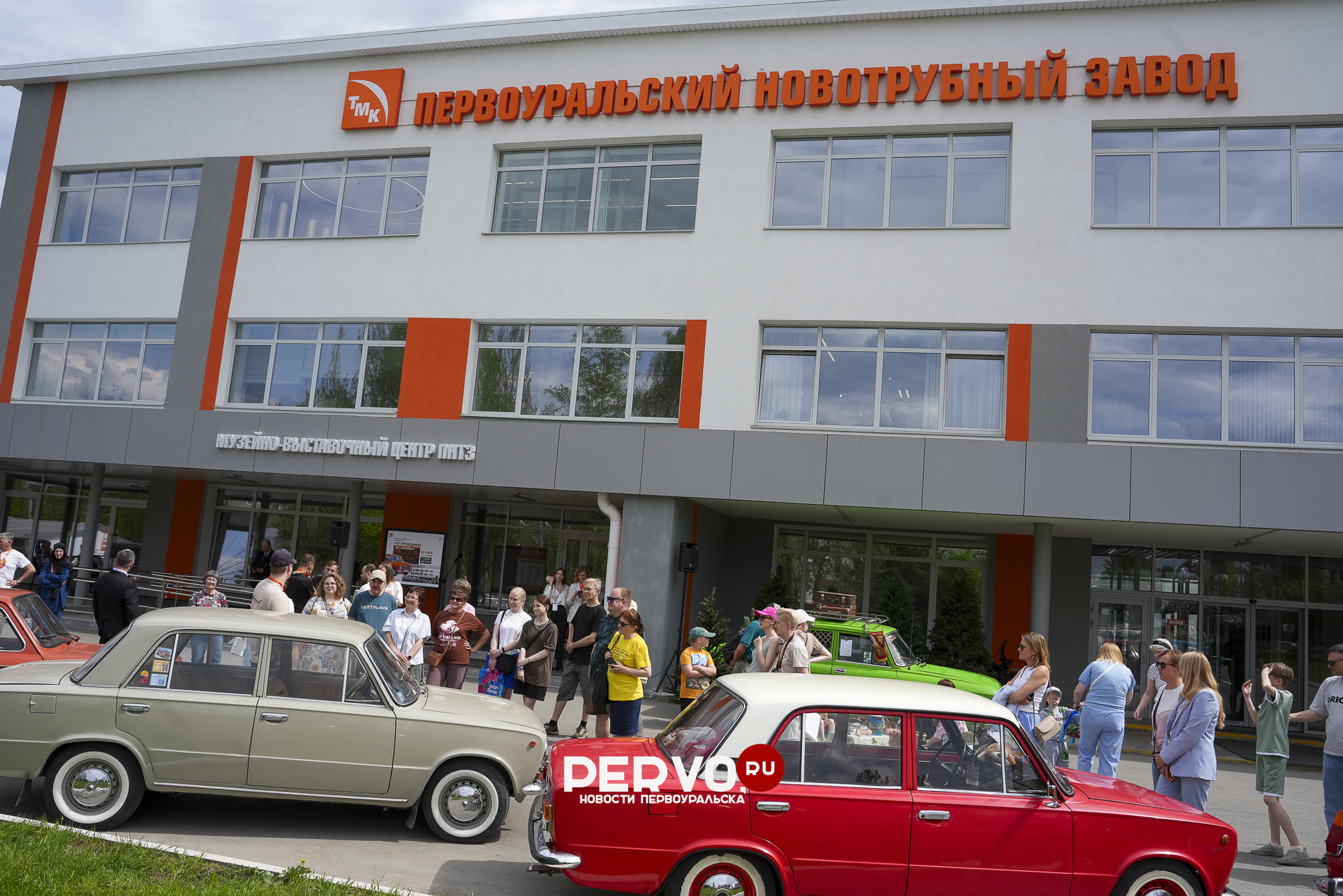 Жителям Первоуральска показали выставку «От проходной до гаража»