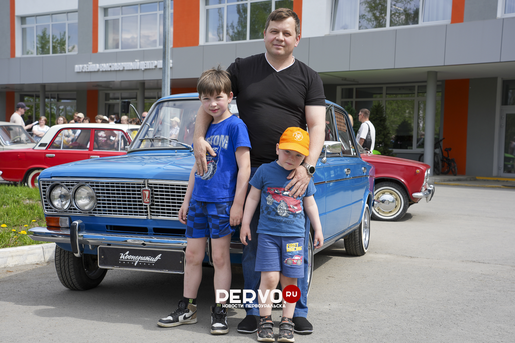 Жителям Первоуральска показали выставку «От проходной до гаража»