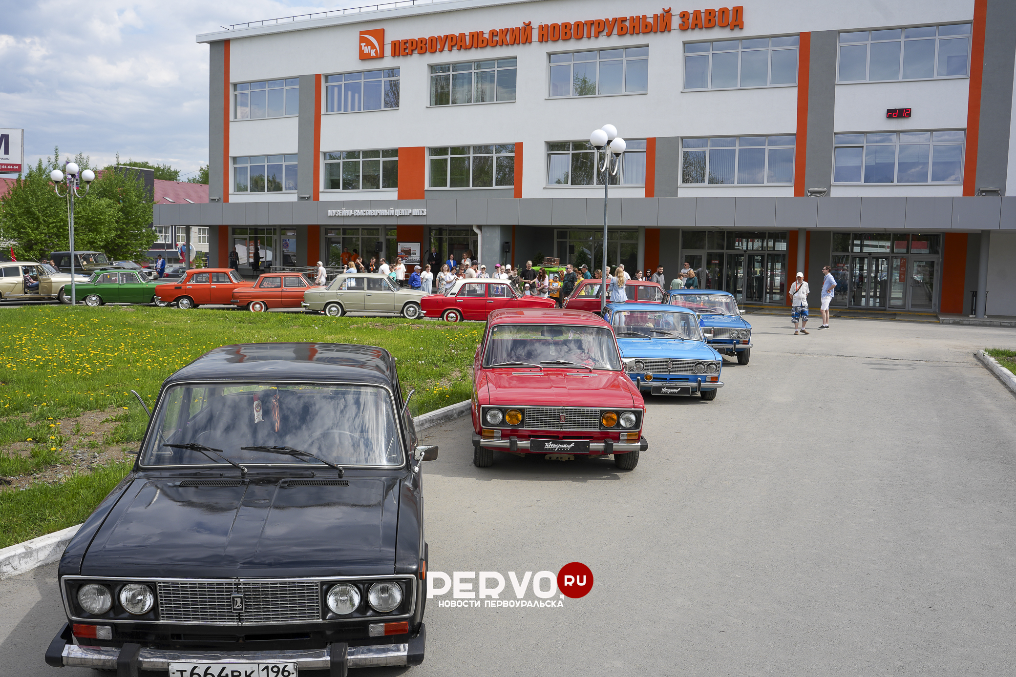 Жителям Первоуральска показали выставку «От проходной до гаража»