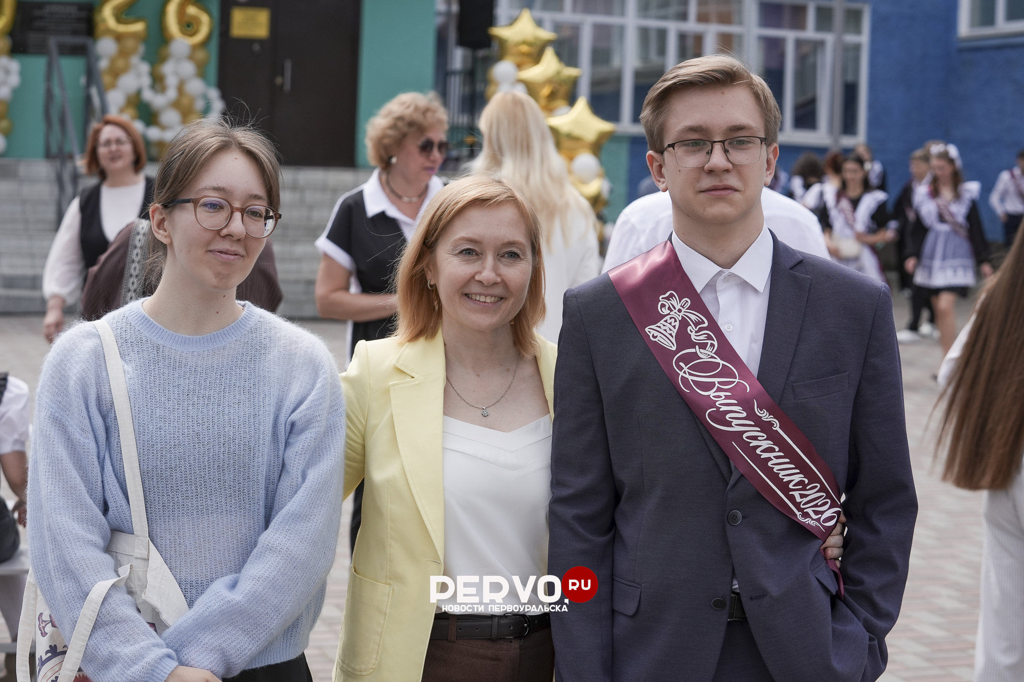 В Первоуральске проходят последние звонки 2026. Фотографии