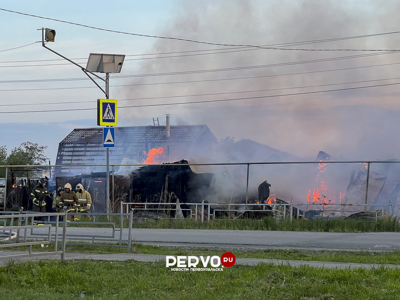 В Первоуральске пожар уничтожил пять домов и две бани
