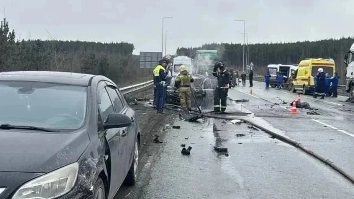 В ДТП около Первоуральска в огне погибли четыре человека