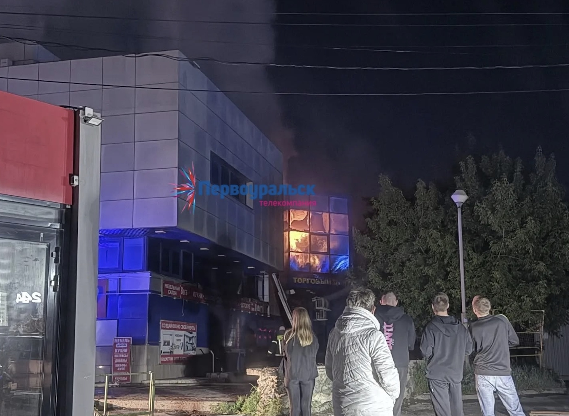 Минувшей ночью в Первоуральске горел торговый центр