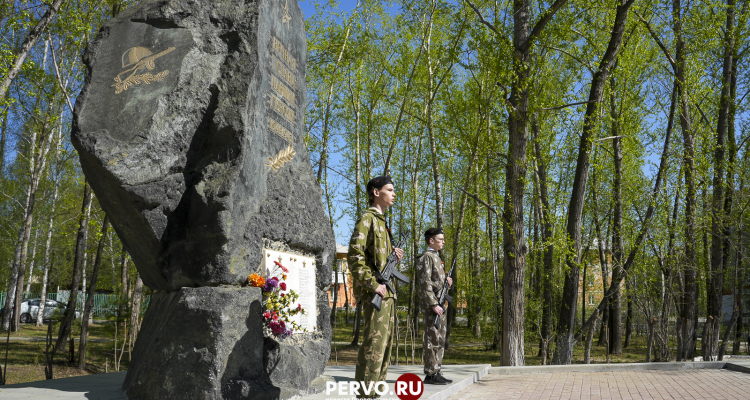 К мемориалам памяти погибших в годы Великой Отечественной войны возложили цветы