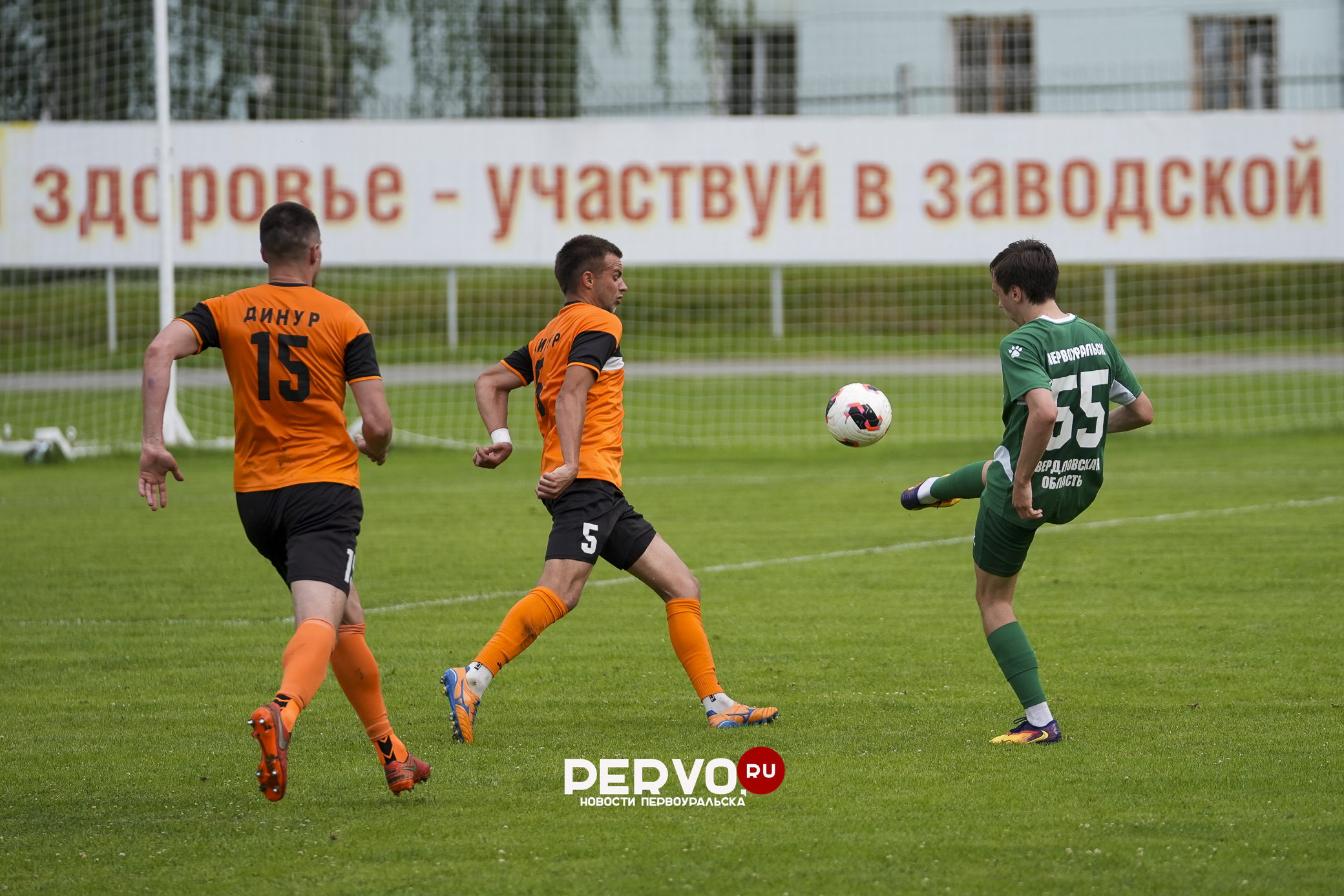 Ничья в первоуральском дерби: ФК «Динур» 1:1 ФК «Хромпик». Фотографии