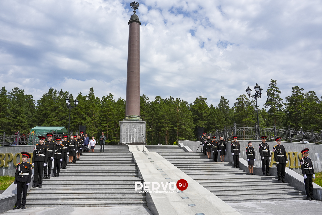 Жителям Первоуральска передали капсулу со священной землёй Брестской крепости-героя