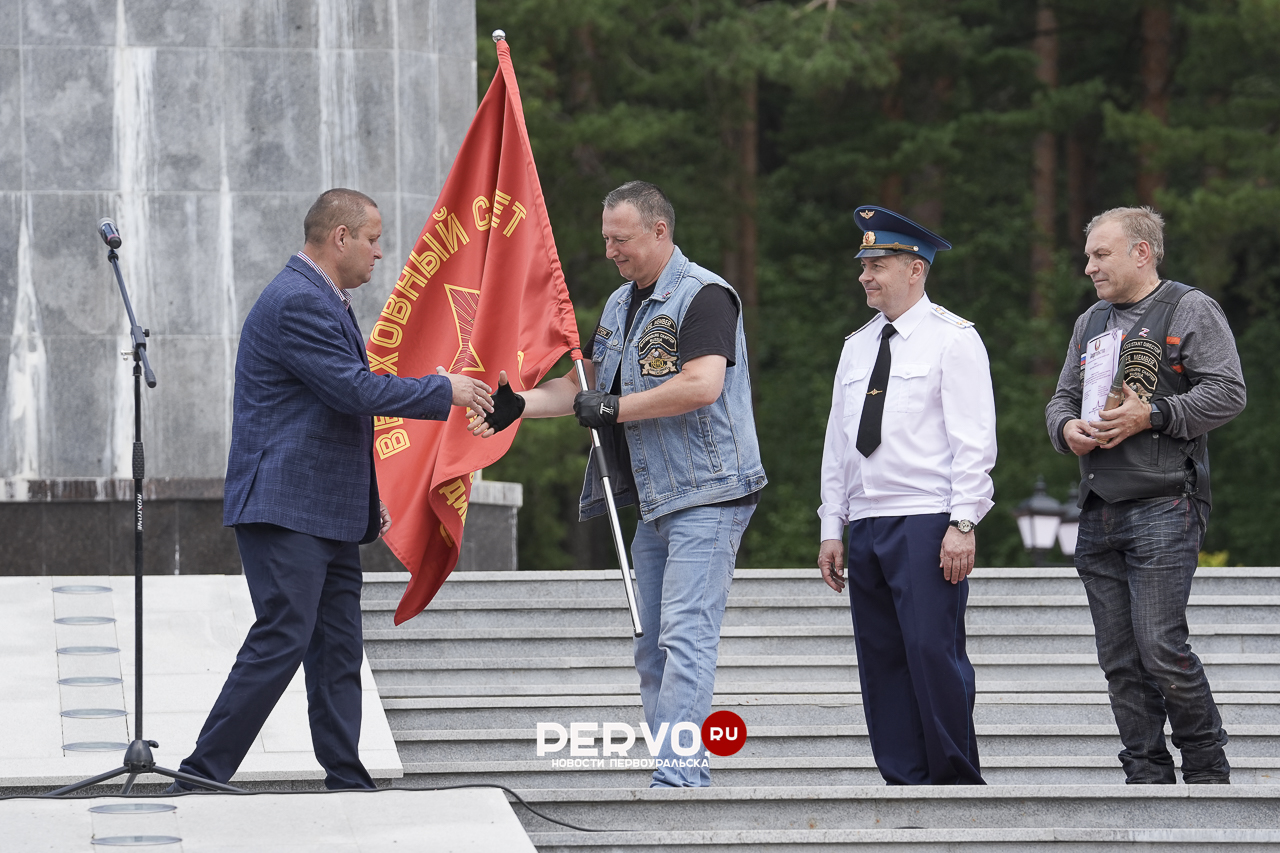 Жителям Первоуральска передали капсулу со священной землёй Брестской крепости-героя