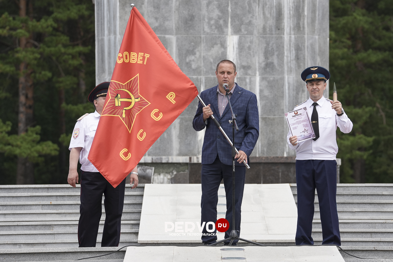 Жителям Первоуральска передали капсулу со священной землёй Брестской крепости-героя