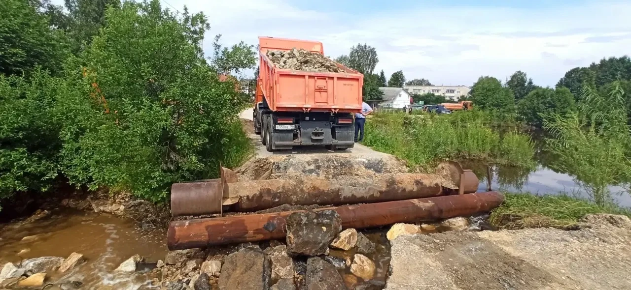 В Доломитовом восстановили плотину после паводка