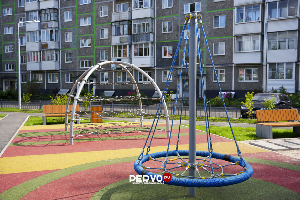В Первоуральске на улице Химиков и Комсомольская благоустроили двор