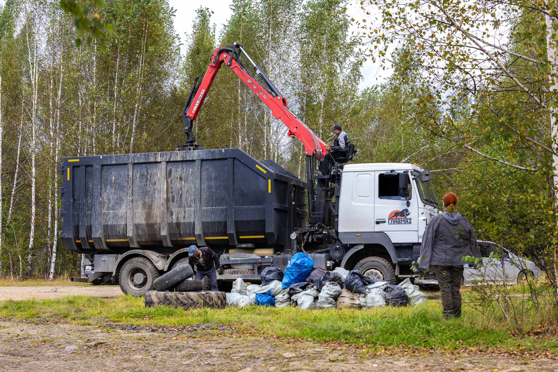 В Первоуральске волонтёры собрали тонну отходов с берега Чусовой